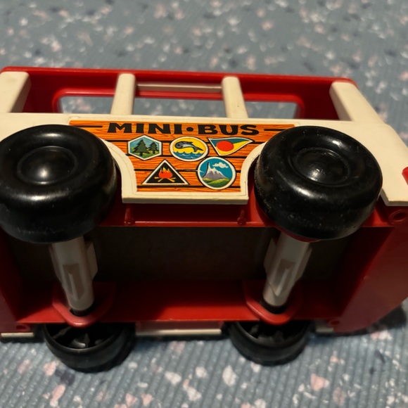 Vintage Fisher Price mini bus , 2 extra vehicles , 8 wooden people and 2 plastic - Picture 9 of 13